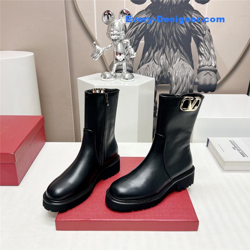 Va1e*ntin0 round toe gold hollow buckle ankle boots