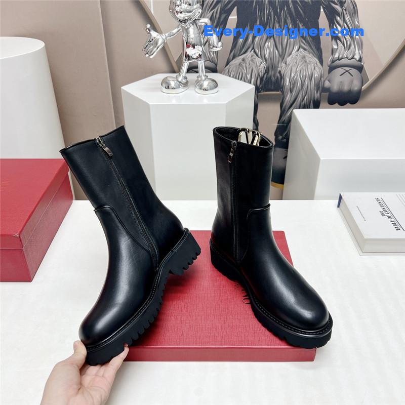 Va1e*ntin0 round toe gold hollow buckle ankle boots