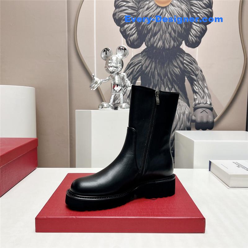 Va1e*ntin0 round toe gold hollow buckle ankle boots