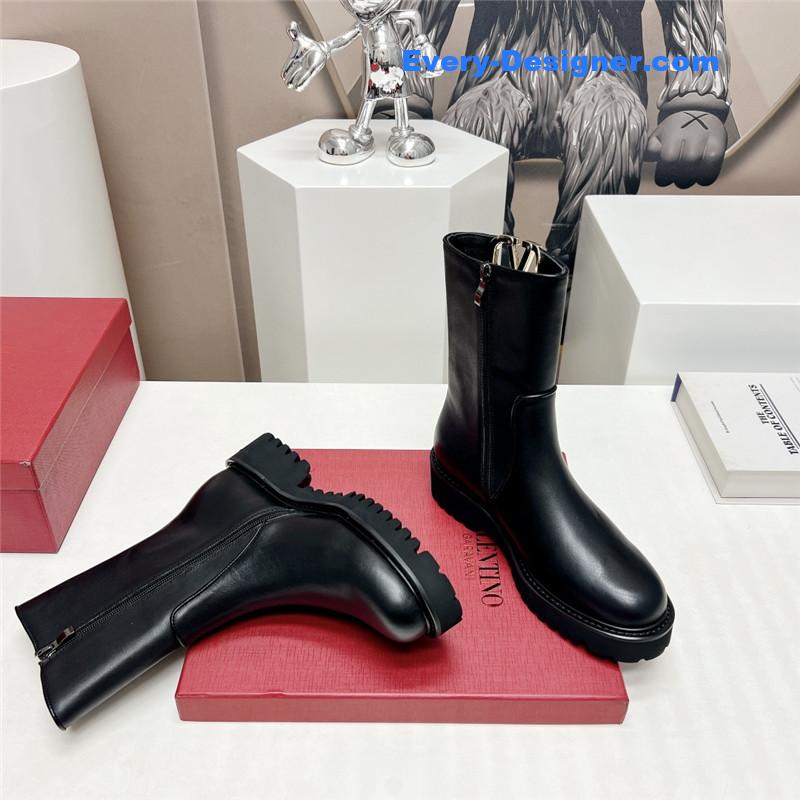 Va1e*ntin0 round toe gold hollow buckle ankle boots