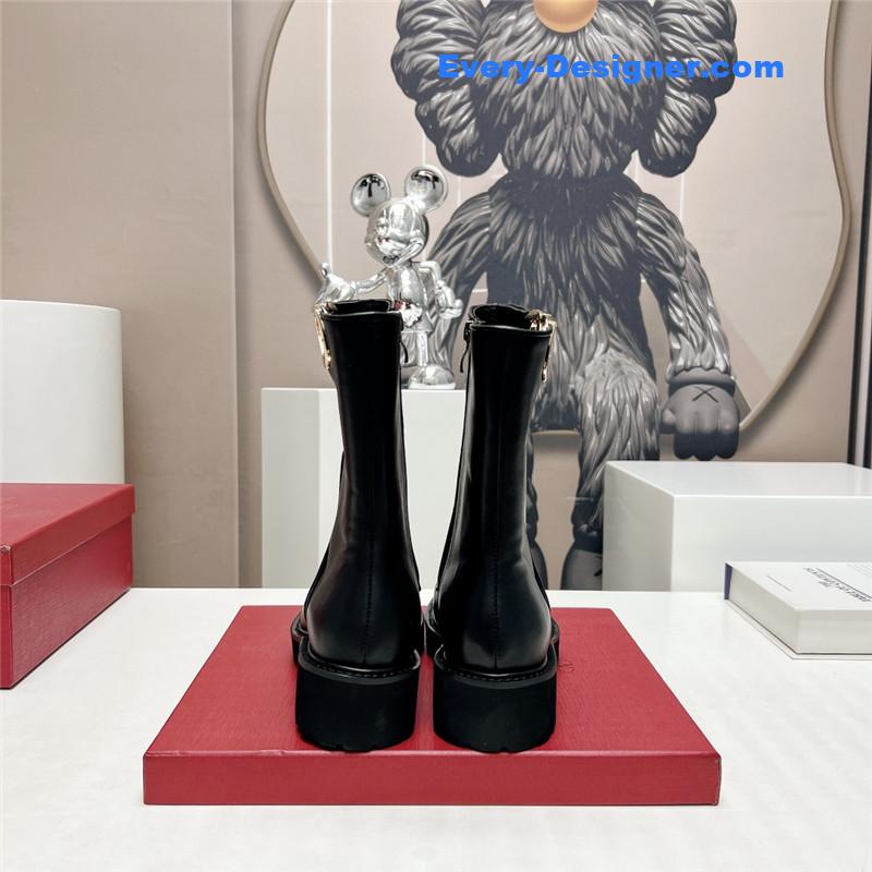 Va1e*ntin0 round toe gold hollow buckle ankle boots