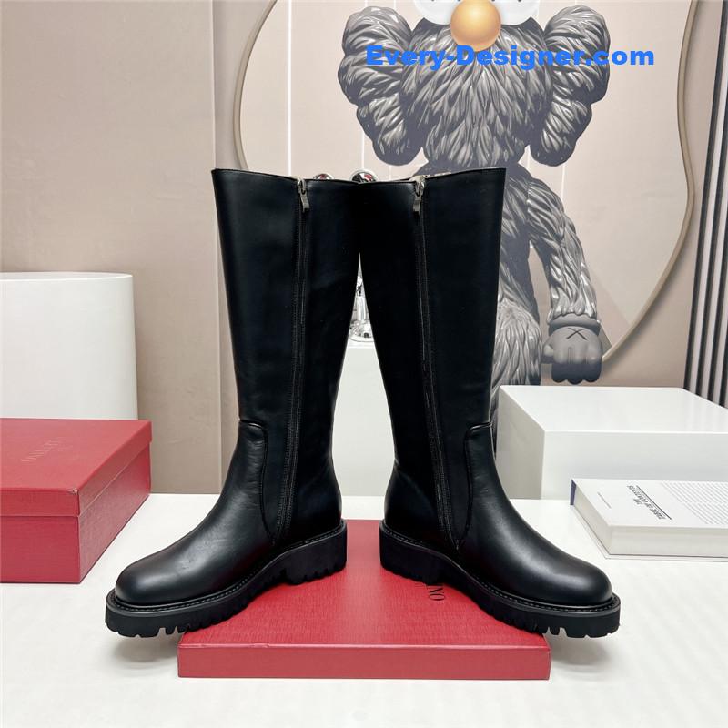 Va1e*ntin0 round toe gold hollow buckle boots