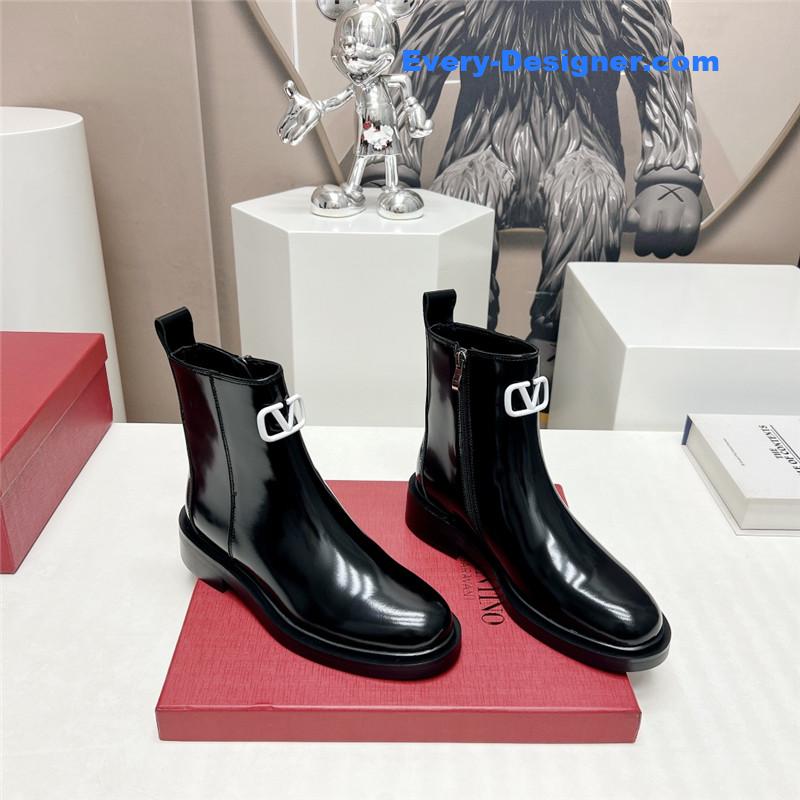 Va1e*ntin0 round toe hollow buckle boots