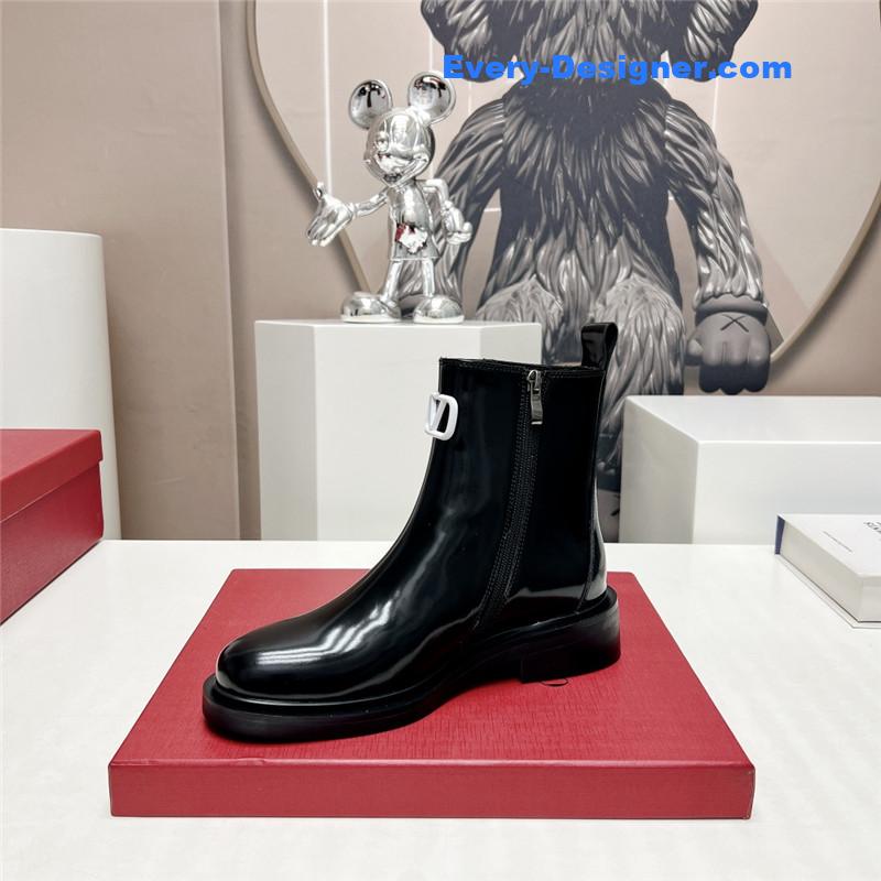 Va1e*ntin0 round toe hollow buckle boots