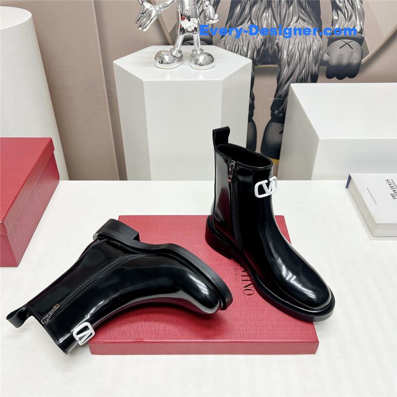 Va1e*ntin0 round toe hollow buckle boots