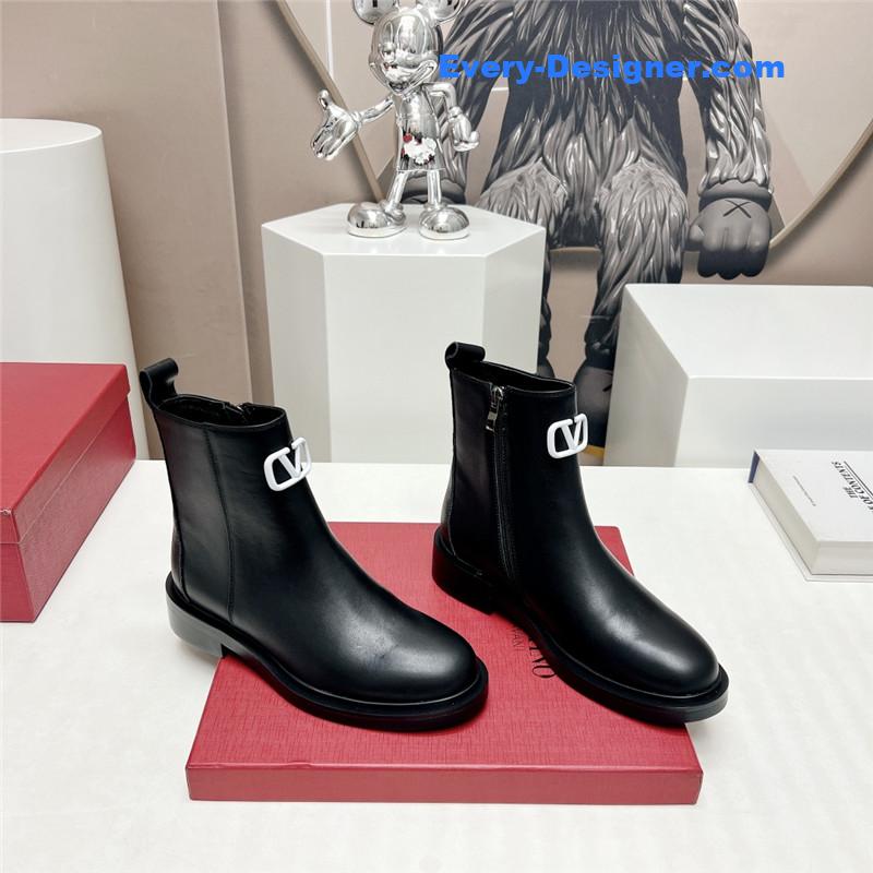 Va1e*ntin0 round toe hollow buckle boots