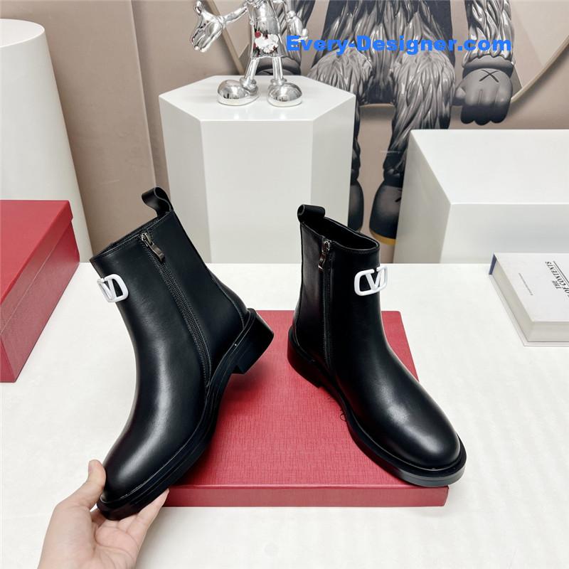 Va1e*ntin0 round toe hollow buckle boots