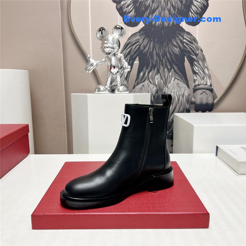 Va1e*ntin0 round toe hollow buckle boots