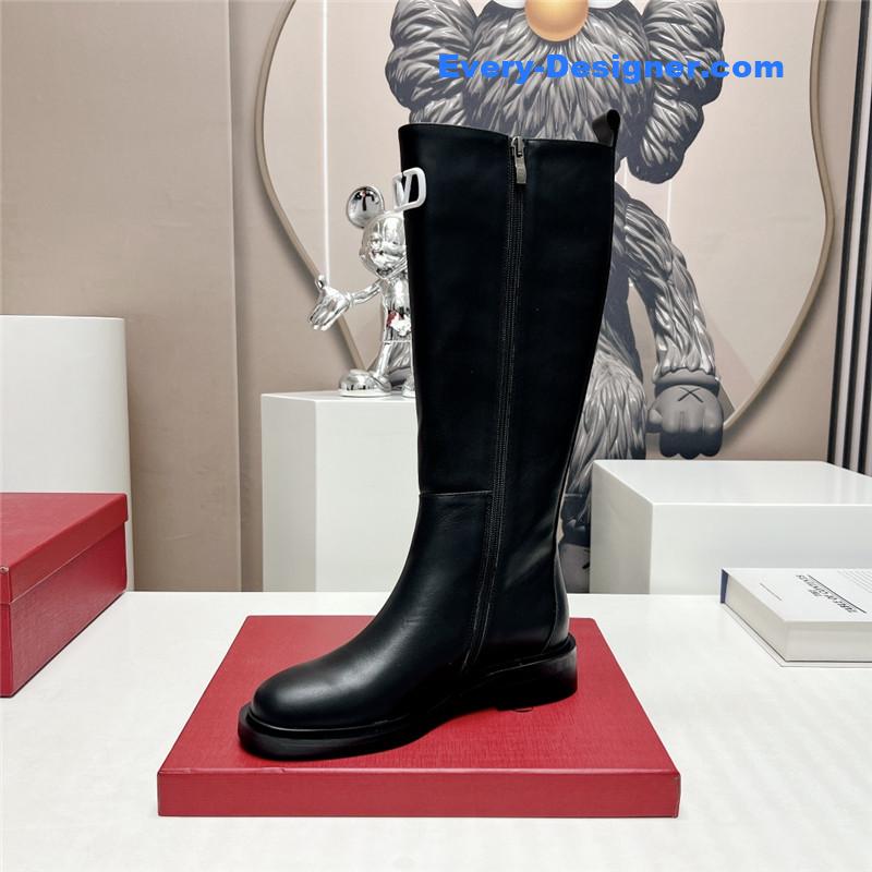 Va1e*ntin0 round toe hollow buckle boots