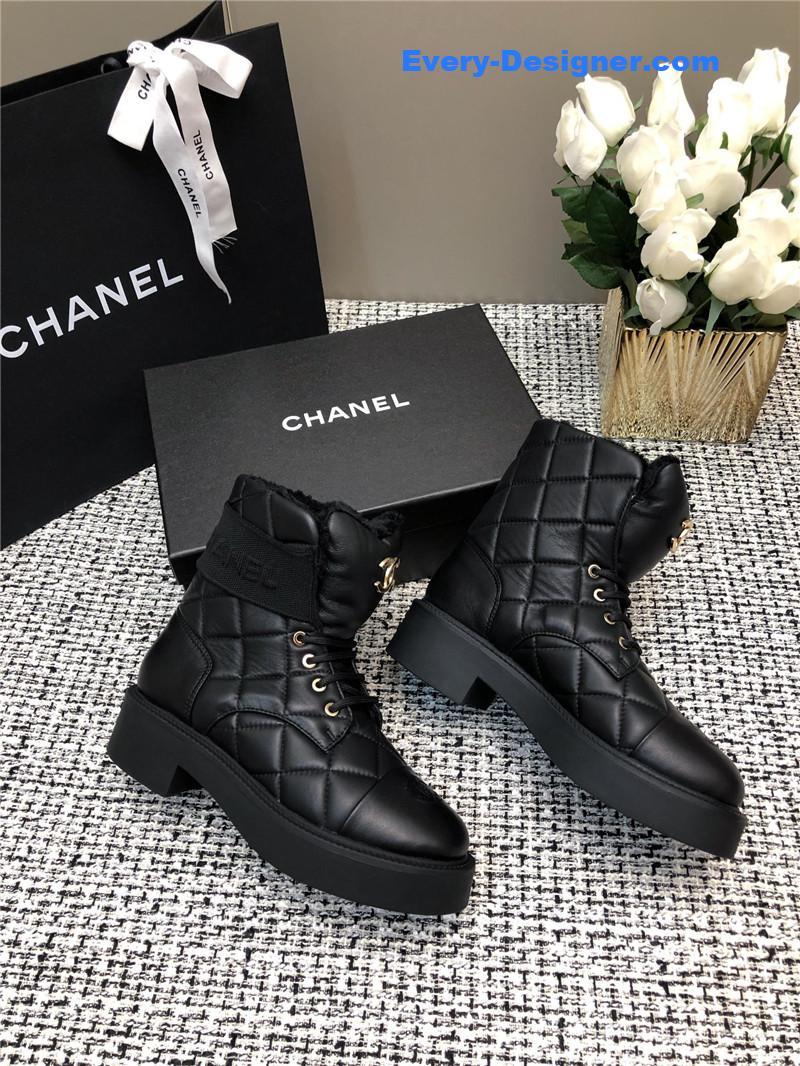 Ch**el quilted black leather snow boots