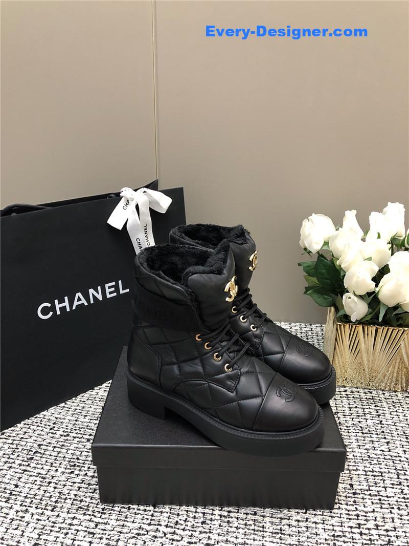 Ch**el quilted black leather snow boots
