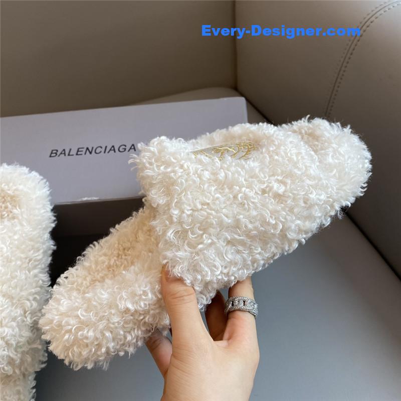 Ba1en*iaga autumn and winter new embroidered fur slippers