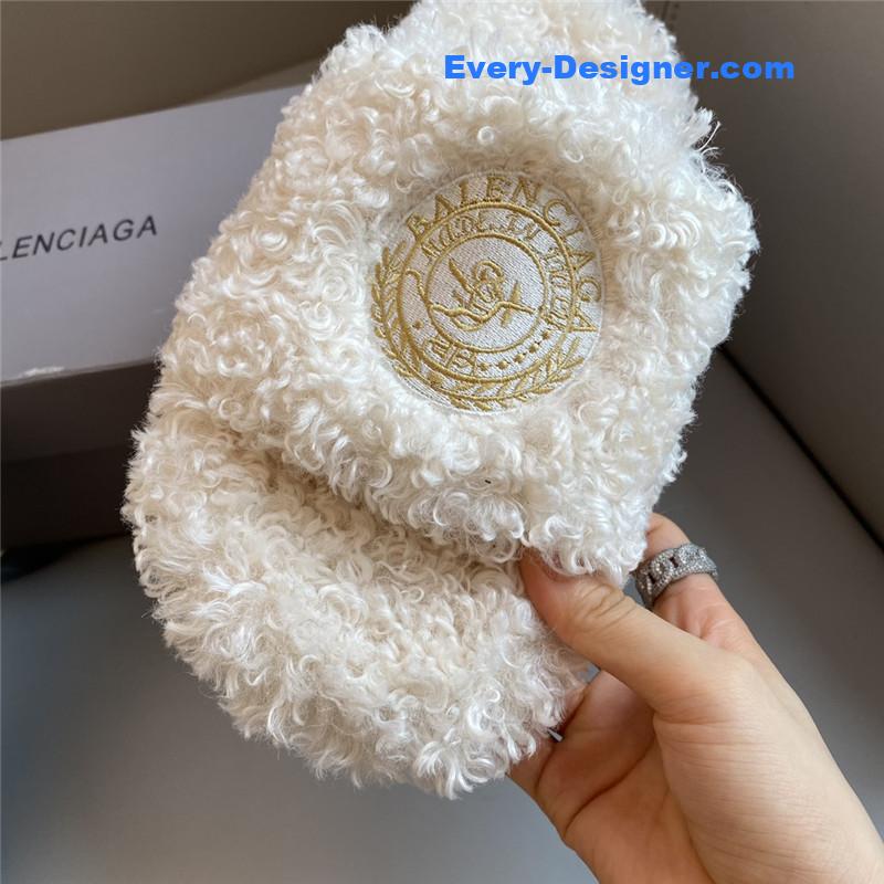 Ba1en*iaga autumn and winter new embroidered fur slippers