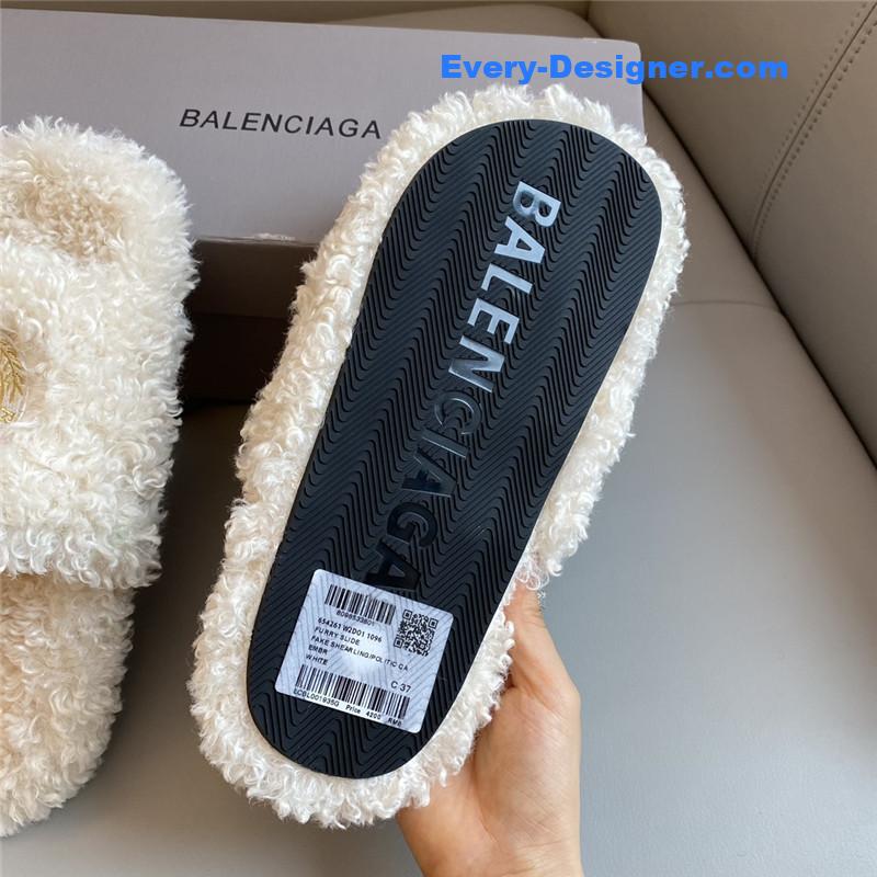 Ba1en*iaga autumn and winter new embroidered fur slippers