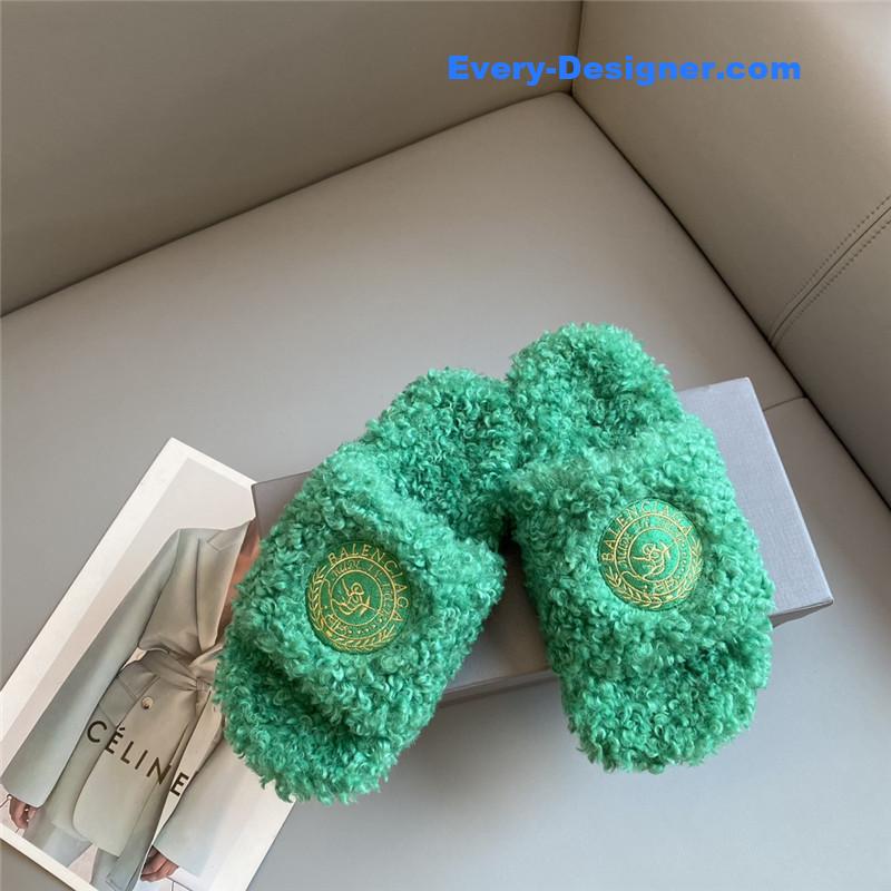 Ba1en*iaga autumn and winter new embroidered fur slippers