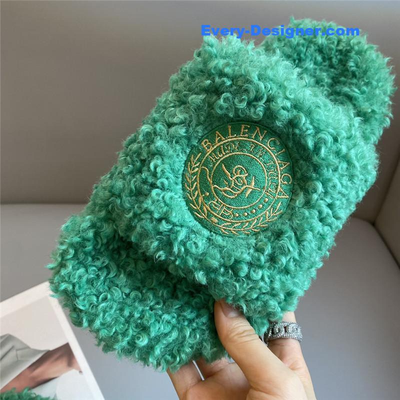 Ba1en*iaga autumn and winter new embroidered fur slippers