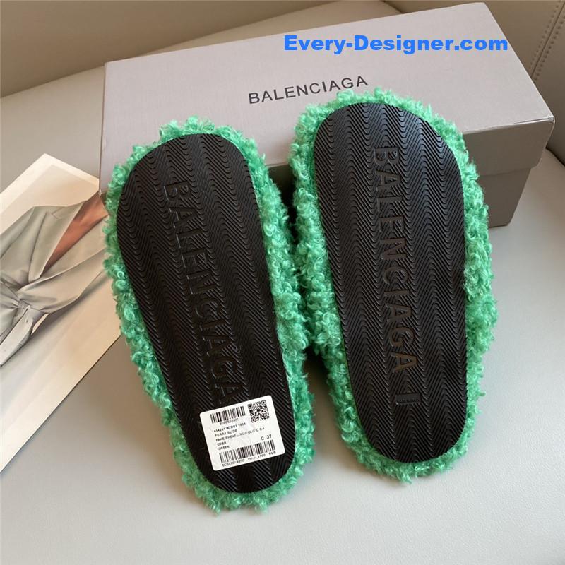 Ba1en*iaga autumn and winter new embroidered fur slippers