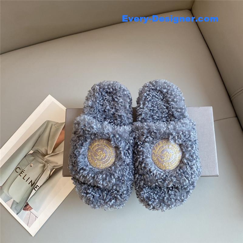 Ba1en*iaga autumn and winter new embroidered fur slippers