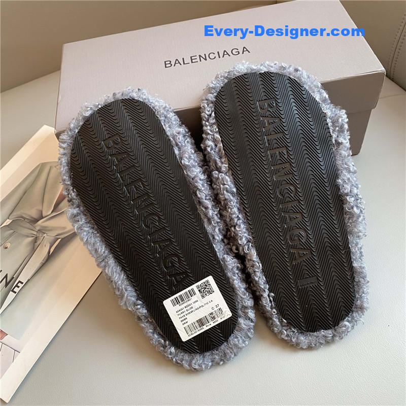 Ba1en*iaga autumn and winter new embroidered fur slippers
