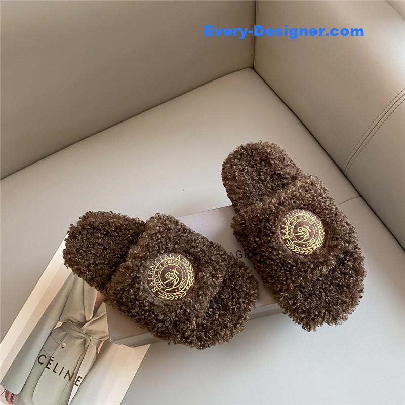Ba1en*iaga autumn and winter new embroidered fur slippers