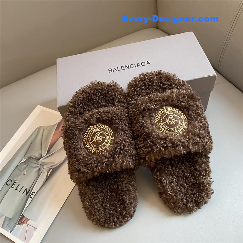 Ba1en*iaga autumn and winter new embroidered fur slippers