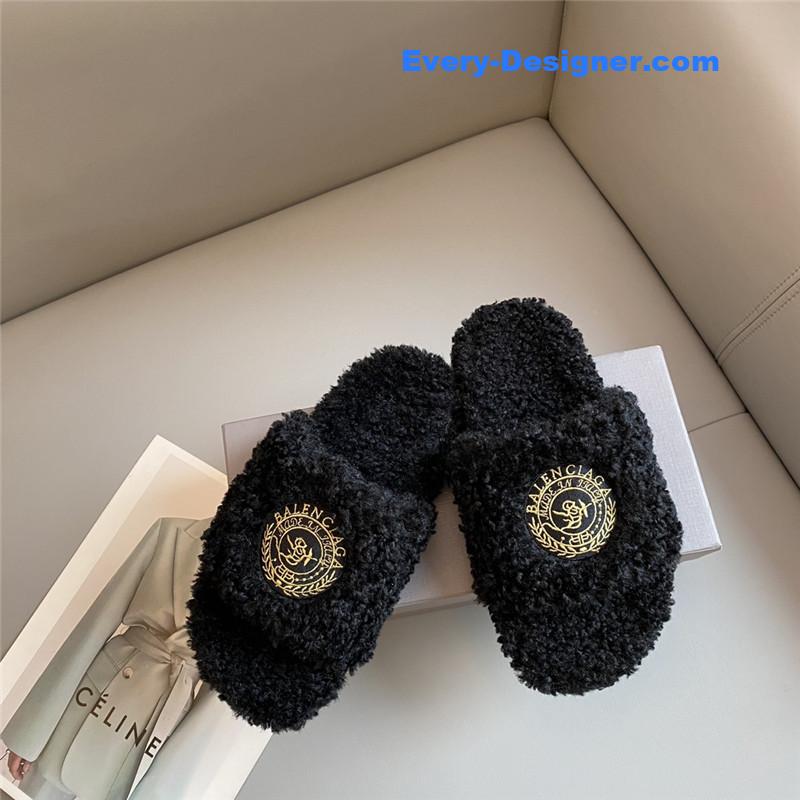 Ba1en*iaga autumn and winter new embroidered fur slippers