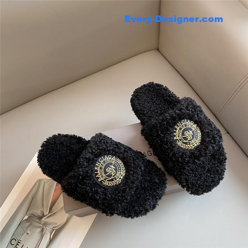 Ba1en*iaga autumn and winter new embroidered fur slippers