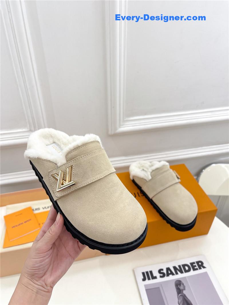 l0vis Vvtt0n lv bread mules wool slippers
