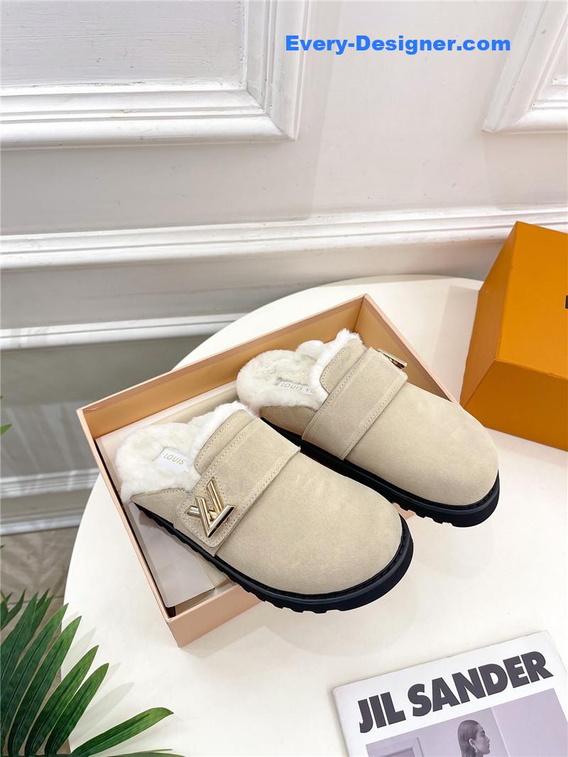 l0vis Vvtt0n lv bread mules wool slippers