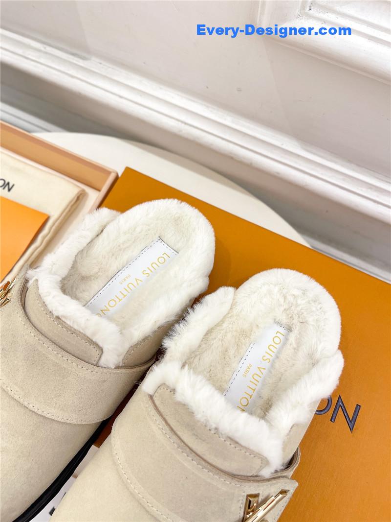 l0vis Vvtt0n lv bread mules wool slippers