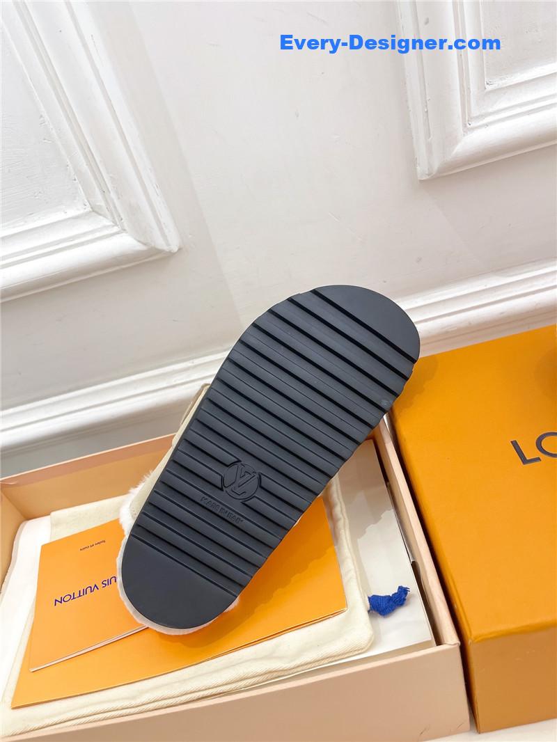 l0vis Vvtt0n lv bread mules wool slippers