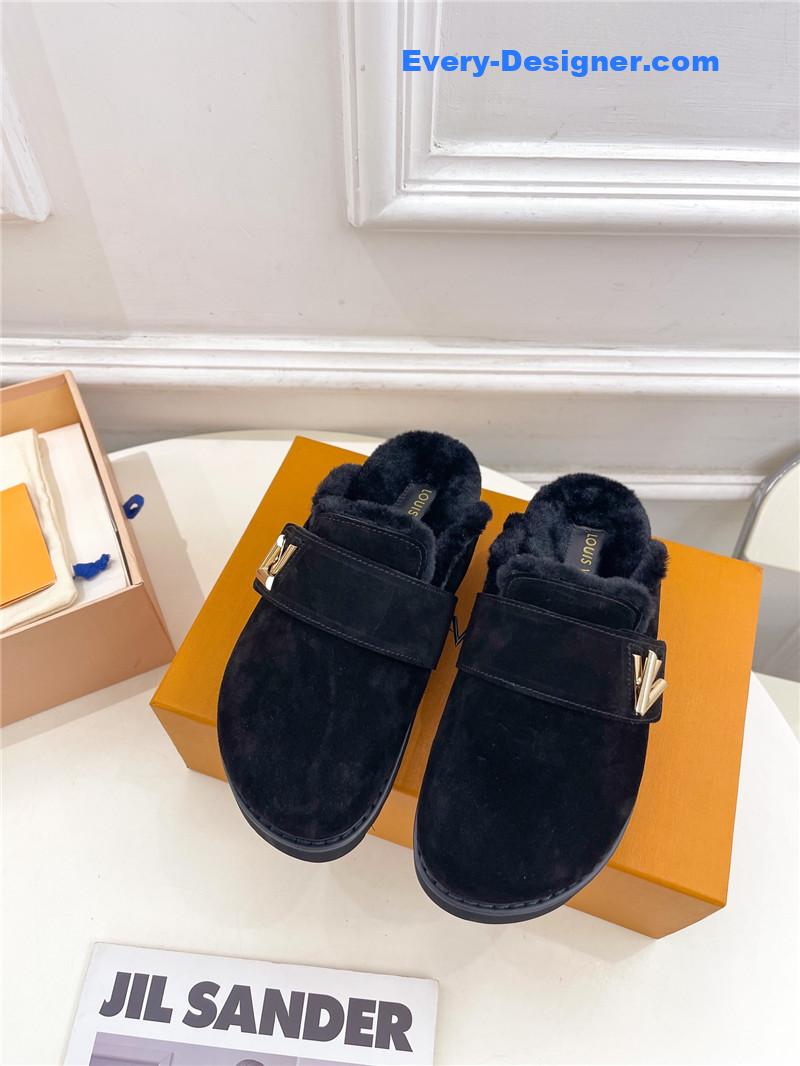 l0vis Vvtt0n lv bread mules wool slippers