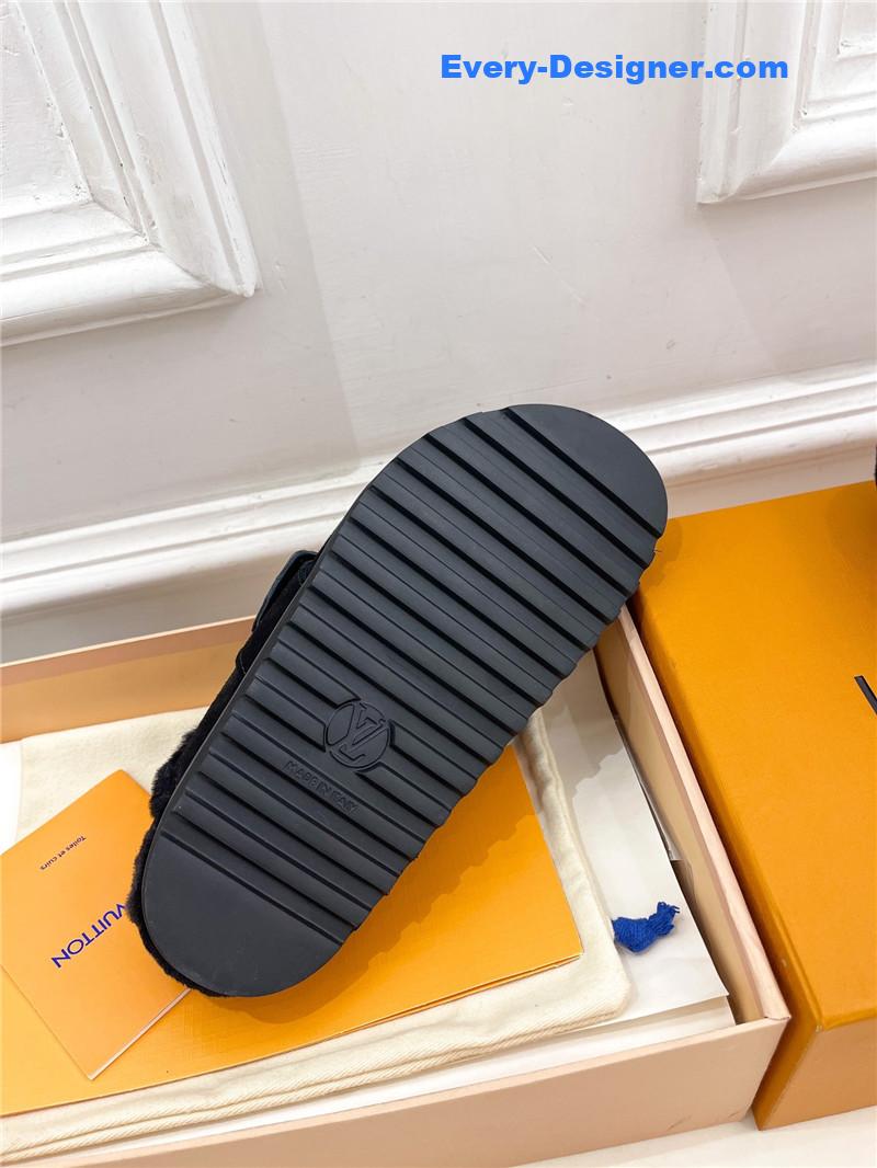 l0vis Vvtt0n lv bread mules wool slippers