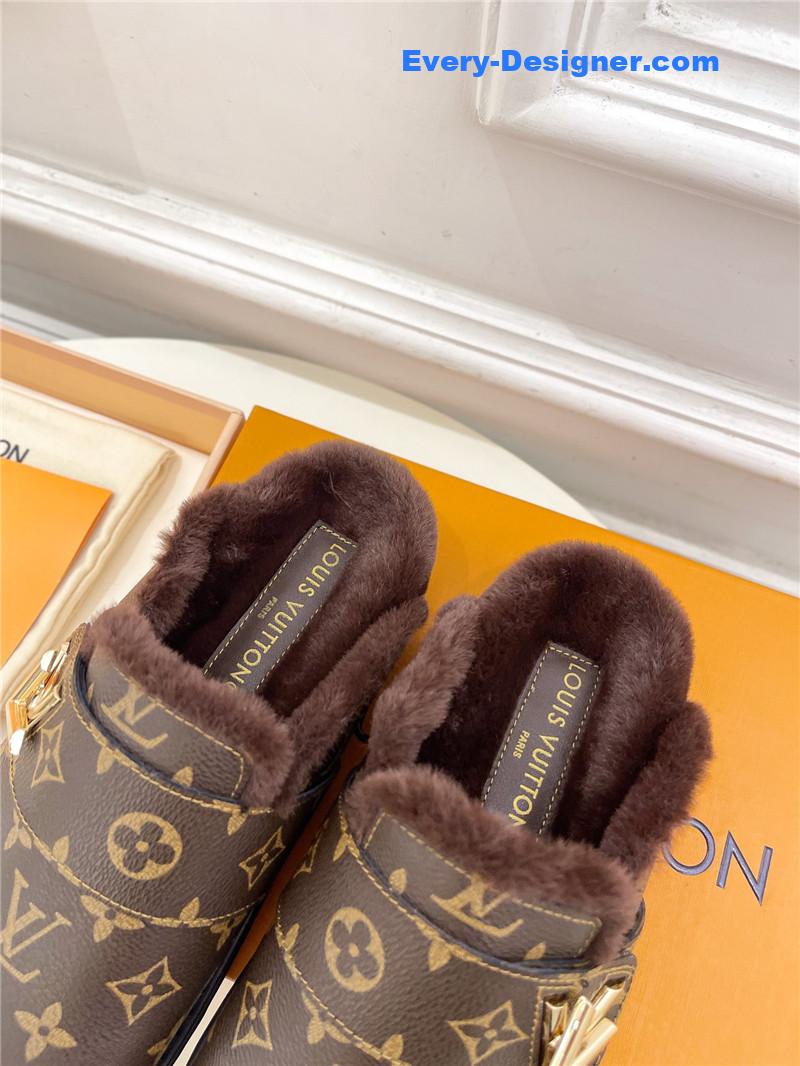 l0vis Vvtt0n lv bread mules wool slippers