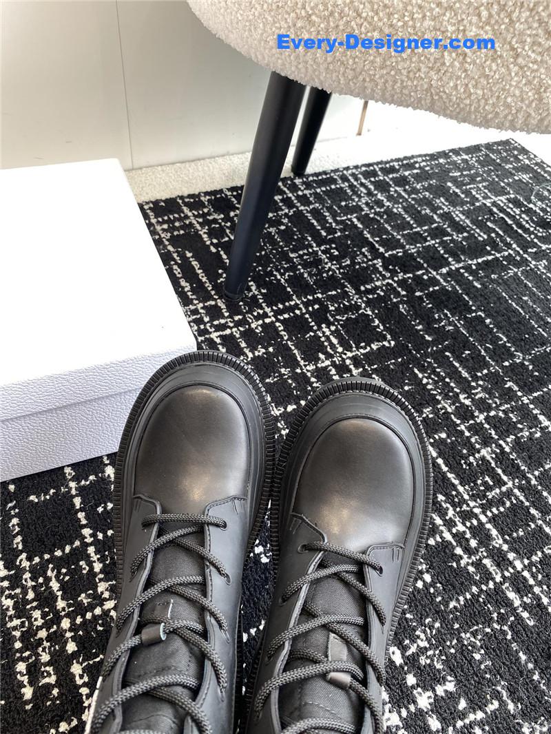 D10r new lace up martin boots