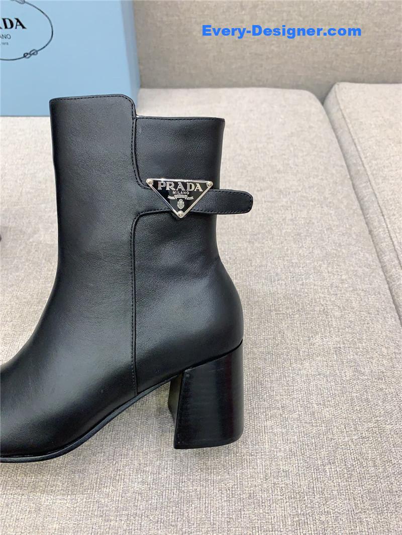 Pra*a new triangle high heel boots