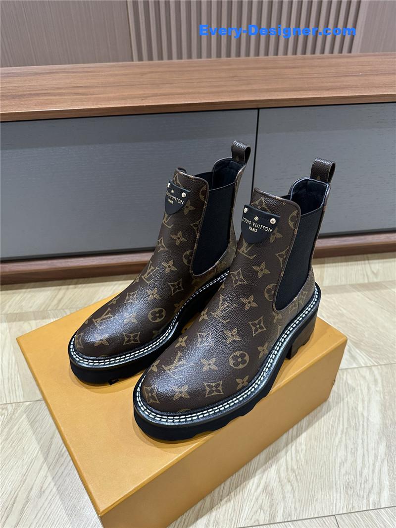 l0vis Vvtt0n lv classic elastic and nude boots