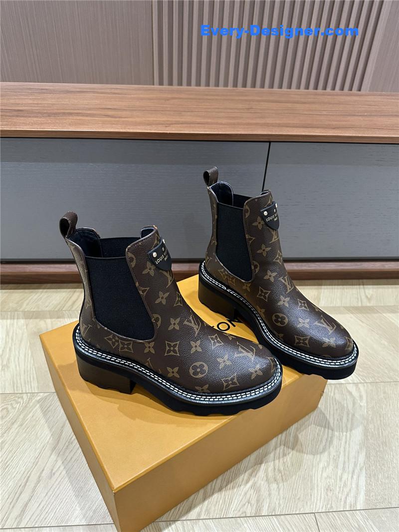 l0vis Vvtt0n lv classic elastic and nude boots