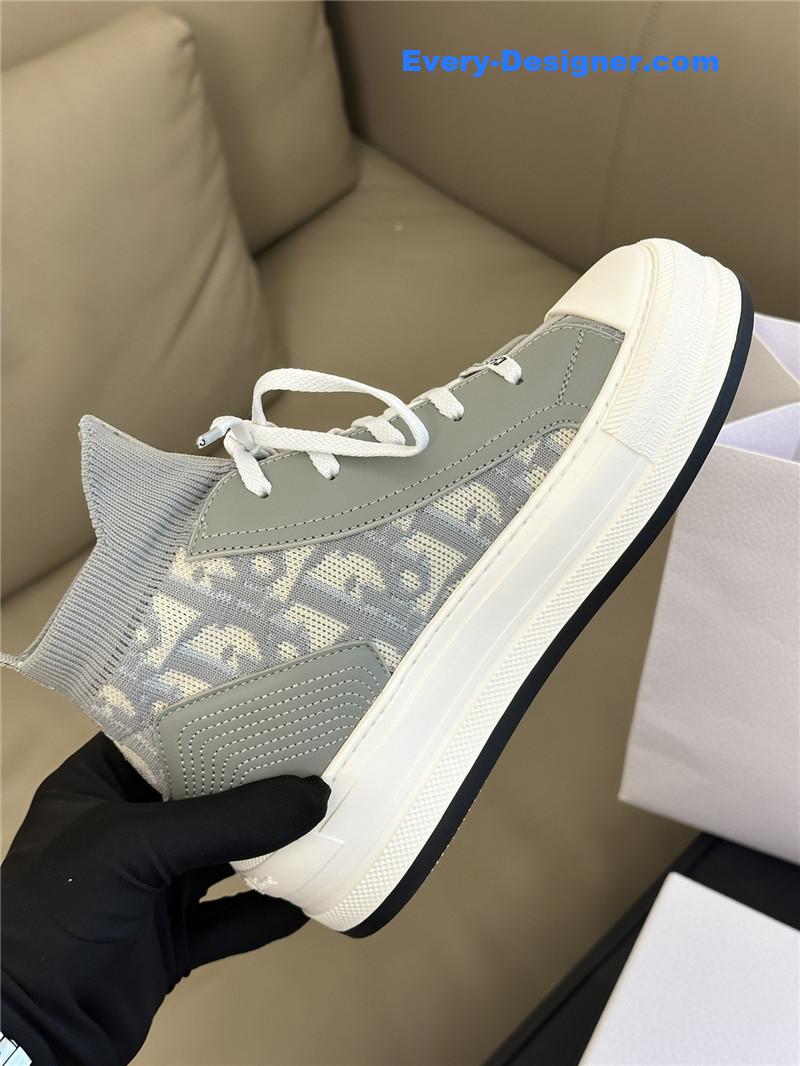 D10r classic flyknit sneakers