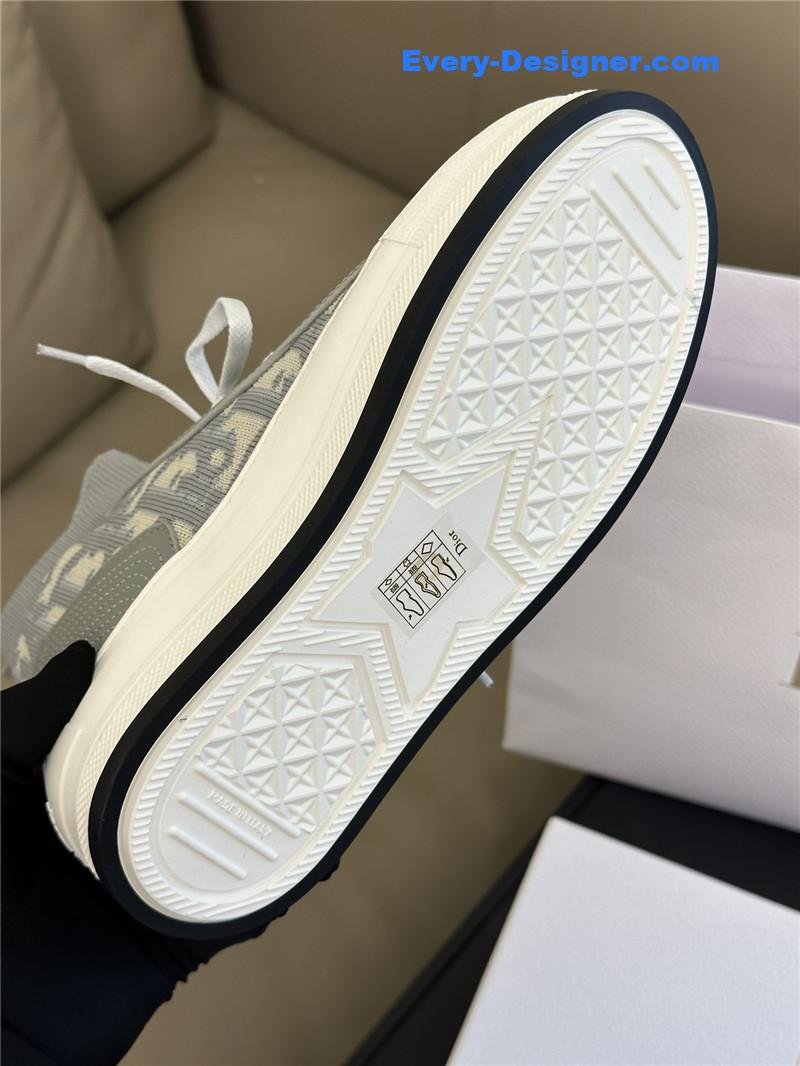 D10r classic flyknit sneakers