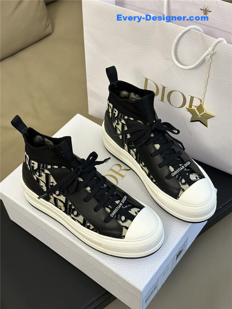 D10r classic flyknit sneakers