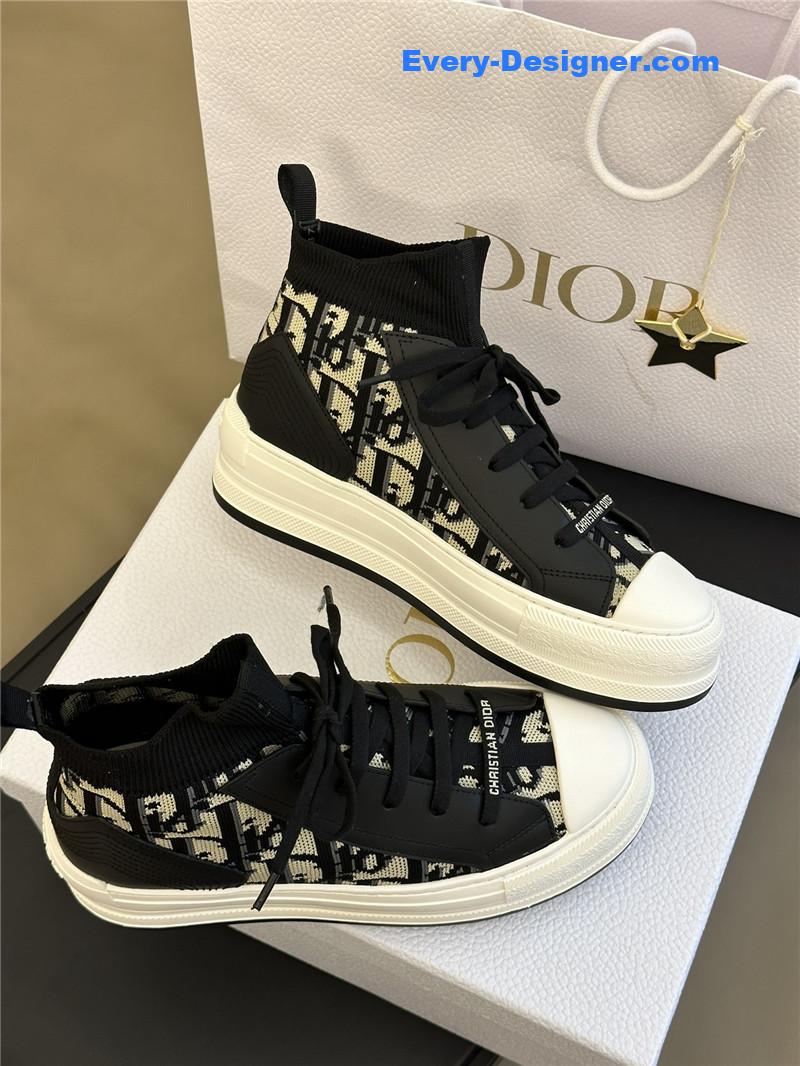 D10r classic flyknit sneakers