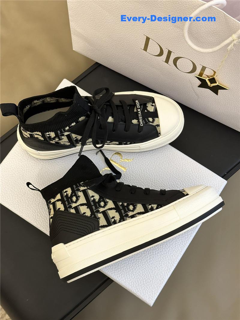 D10r classic flyknit sneakers