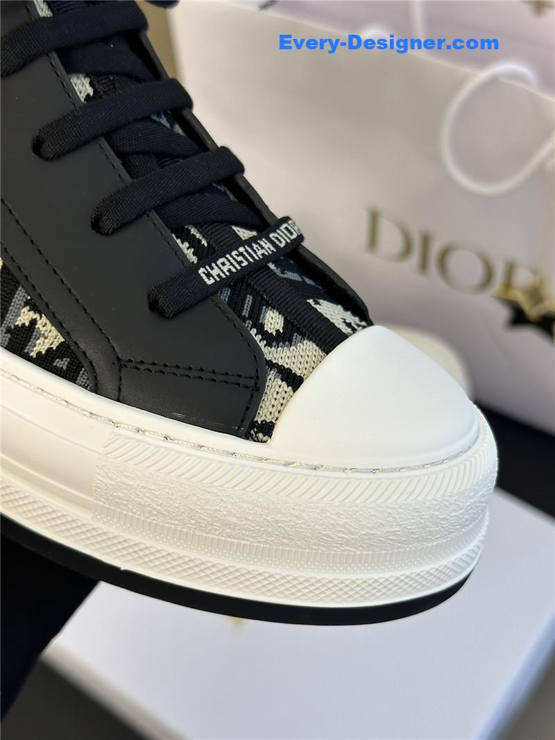 D10r classic flyknit sneakers
