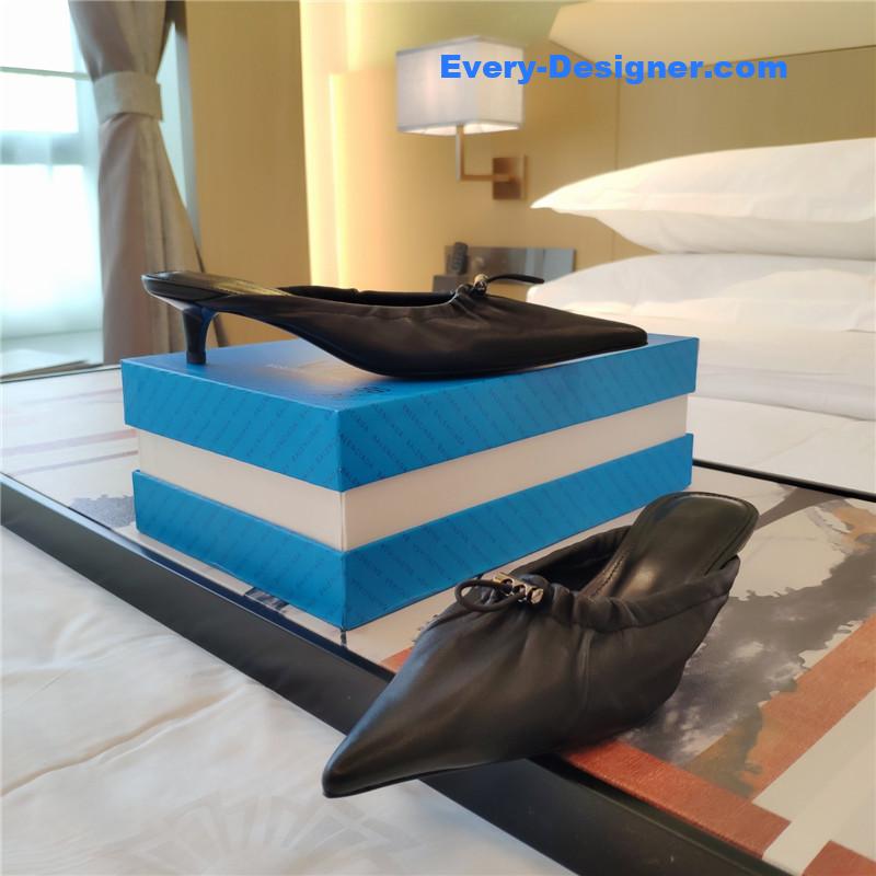 Ba1en*iaga’s new knife-heel kitten-heel elastic cuffed shoes