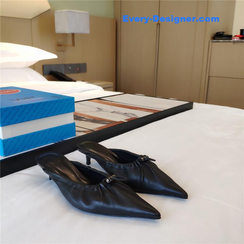 Ba1en*iaga’s new knife-heel kitten-heel elastic cuffed shoes