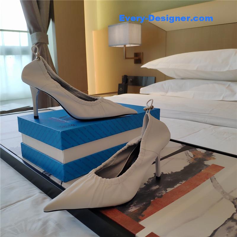 Ba1en*iaga’s new knife-heel kitten-heel elastic cuffed shoes