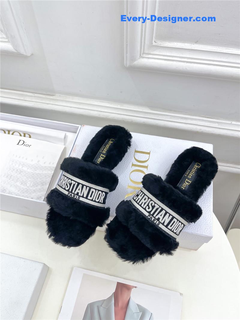 D10r classic embroidered wool slippers