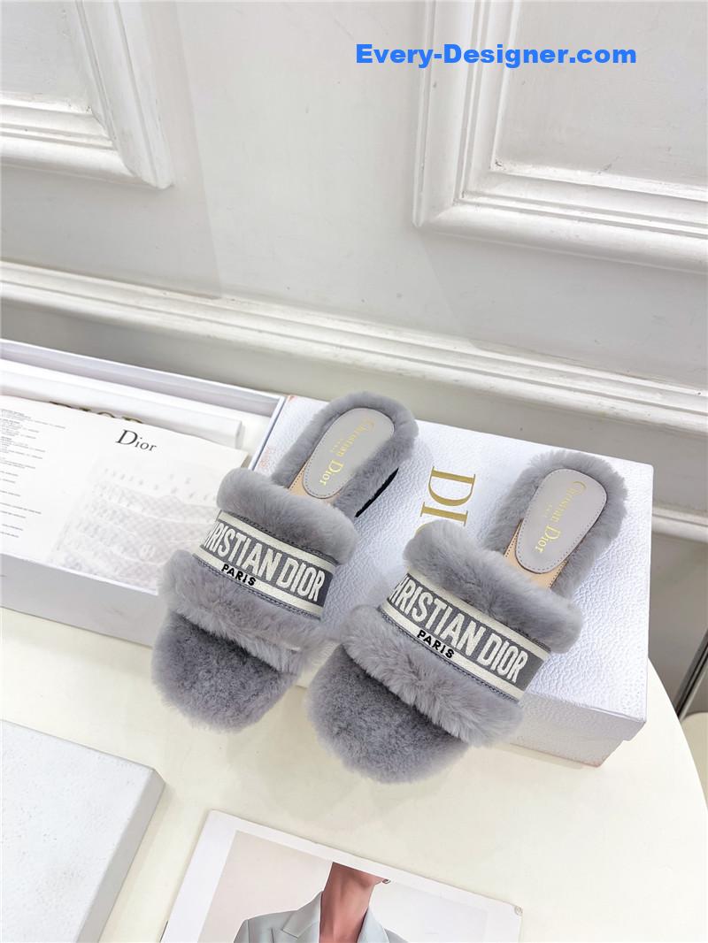 D10r classic embroidered wool slippers
