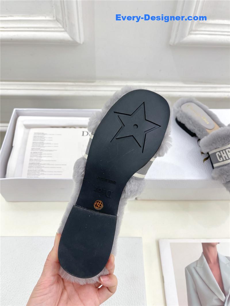 D10r classic embroidered wool slippers